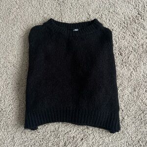 H&M Black Cropped Crew Neck Sweater
